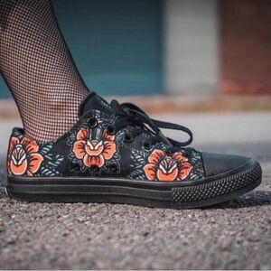 RAAD Shop Floral Low Top Canvas Sneakers Black Red Roses Lace Up Women’s 6.5 NEW